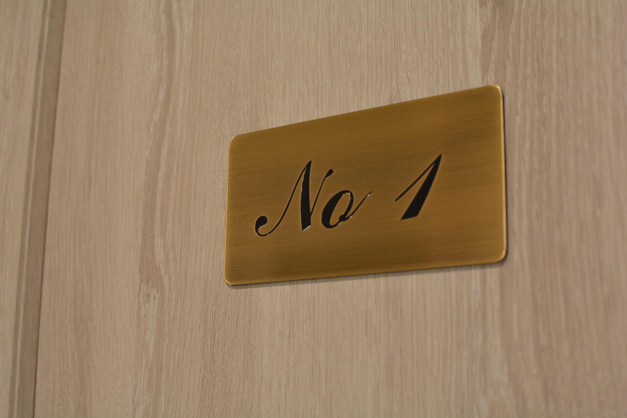 専有部のサイン。（201号室）|2F 部屋