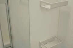 シャンプーなどを置ける棚の様子。(2012-09-13,共用部,BATH,1F)