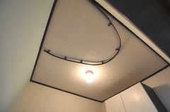 脱衣スペースはカーテンで仕切ります。(2012-12-21,共用部,BATH,1F)