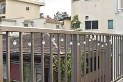 屋上の柵には電飾が飾り付けられています。(2017-10-04,共用部,OTHER,4F)