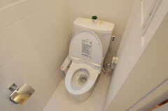 ウォシュレット付きトイレの様子。(2012-12-24,共用部,TOILET,2F)