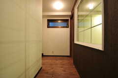正面玄関から見た内部の様子2。(2011-03-25,周辺環境,ENTRANCE,1F)
