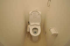 ウォシュレット付きトイレの様子。(2011-03-25,共用部,TOILET,2F)