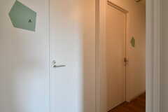 専有部のドアの様子。（324号室）(2023-03-15,専有部,ROOM,3F)