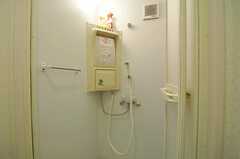 シャワールームはコイン式です。(2012-10-18,共用部,BATH,1F)