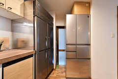 共用の冷蔵庫の様子。業務用です。(2021-03-09,共用部,KITCHEN,1F)