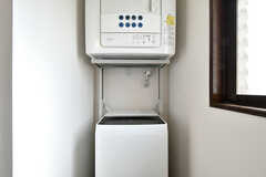 洗濯機と乾燥機の様子。無料で利用できます。(2021-03-09,共用部,LAUNDRY,4F)