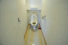 ウォシュレット付きトイレの様子。(2012-10-26,共用部,TOILET,2F)