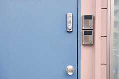 玄関ドアの鍵は、ナンバー式です。(2012-06-18,共用部,OUTLOOK,1F)