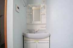 脱衣室に設置された洗面台の様子。(2012-06-18,共用部,BATH,1F)