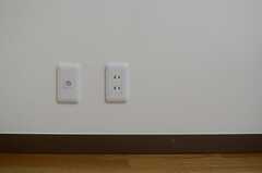 電源コンセントの様子。（302号室）(2013-12-25,専有部,ROOM,3F)