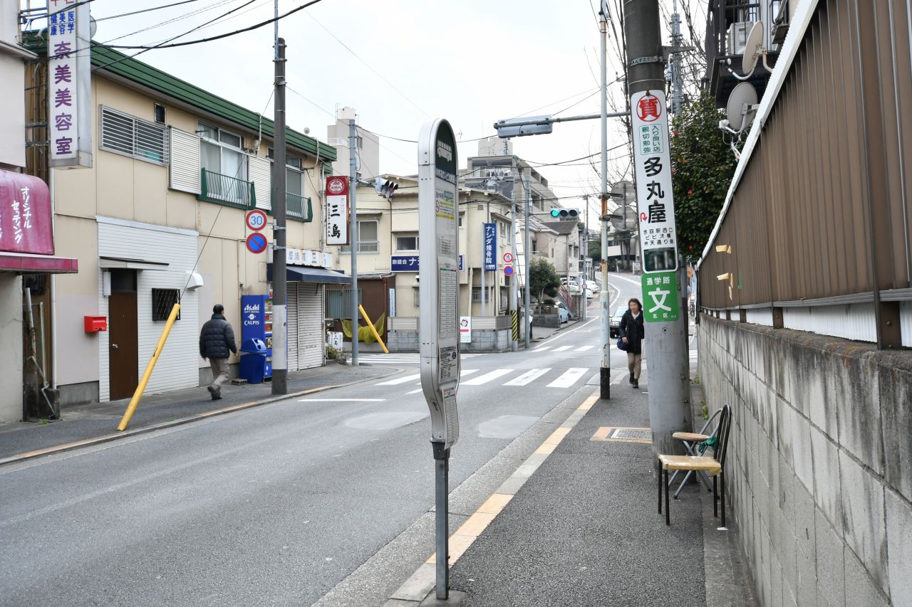 最寄りのバス停の様子。赤羽駅の西口へ向かいます。|1F 周辺環境