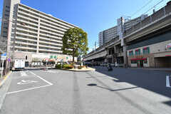 JR埼京線・北赤羽駅前のロータリー。スーパーがあります。(2021-02-18,共用部,ENVIRONMENT,1F)