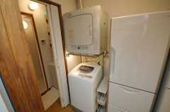 洗濯機、乾燥機の様子。乾燥機はガス式なので乾きが早い。(2008-06-04,共用部,LAUNDRY,1F)
