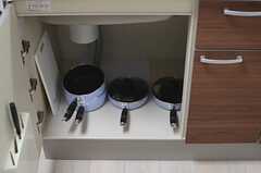 シンク下の収納に調理器具が収まっています。(2013-07-31,共用部,KITCHEN,1F)