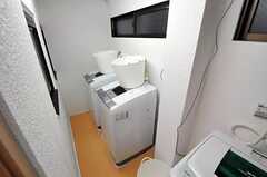 洗濯機の様子。全部で3台あります。(2010-10-18,共用部,LAUNDRY,1F)