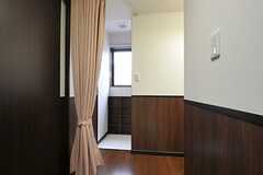 廊下の突き当たりにはシャワールームがあります。(2012-03-02,共用部,BATH,2F)