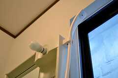 洗面台に付いているシャワーヘッド。ながーいホースが付いた珍しい仕様です。(2012-04-09,共用部,OTHER,2F)