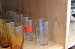 レトロなコップを発見。琥珀色のグラスもステキ。(2012-09-24,共用部,KITCHEN,1F)