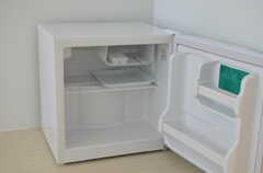 ミニ・冷蔵庫の様子。（201号室）(2012-09-24,専有部,ROOM,2F)