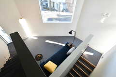 階段の踊り場を利用したライブラリスペース。(2020-12-04,共用部,LIVINGROOM,2F)
