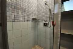 シャワールームの様子。	(2014-03-05,共用部,BATH,2F)