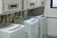洗濯機は、実はそれぞれ機種が違います。	(2014-03-05,共用部,LAUNDRY,2F)