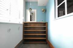 靴箱の様子。玄関は広めです。（Scandinavian Style）(2013-12-24,周辺環境,ENTRANCE,1F)