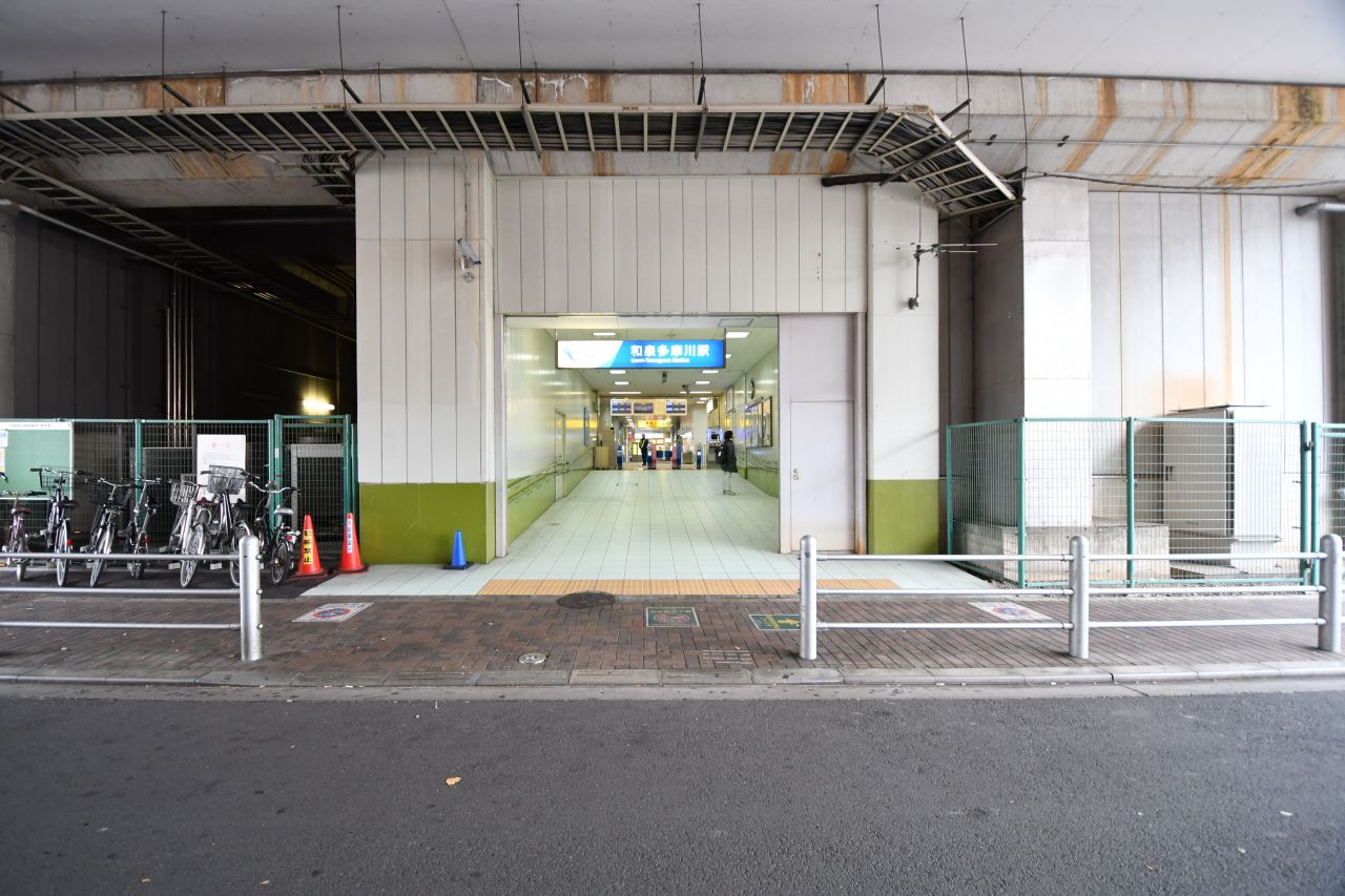 小田急線・和泉多摩川駅の様子。