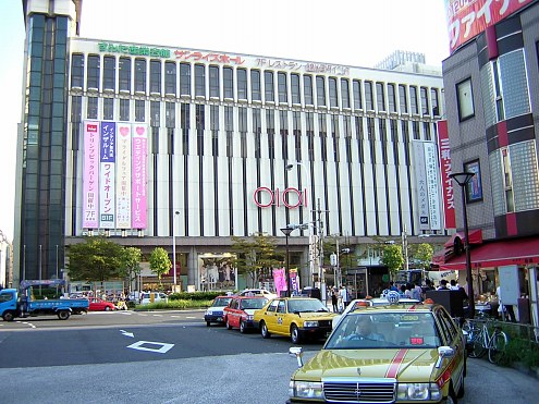 駅前の様子