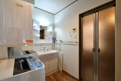 キッチンの隣が脱衣室です。(2020-02-27,共用部,BATH,1F)