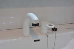 洗面台はシャワー水栓付き。(2020-02-27,共用部,WASHSTAND,1F)