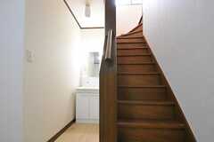 階段を上がると、屋上に出られます。（205号室）(2013-03-07,共用部,OTHER,2F)