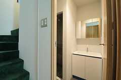 脱衣室に設置された洗面台の様子。(2012-03-29,共用部,BATH,1F)