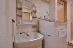 廊下に設置された洗面台。(2023-01-12,共用部,WASHSTAND,3F)