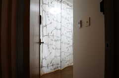 ドミトリーの様子。カーテンが閉められます。（102号室）(2013-06-11,専有部,ROOM,1F)