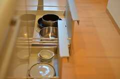 食器と鍋類は引き出しに収納されています。(2012-01-09,共用部,KITCHEN,2F)