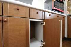 各部屋ごとに使用できる収納棚の様子。(2013-03-15,共用部,KITCHEN,3F)