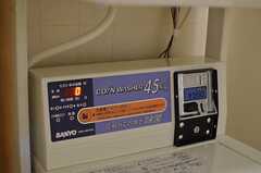 洗濯機・乾燥機はコイン式です。(2013-03-15,共用部,LAUNDRY,3F)