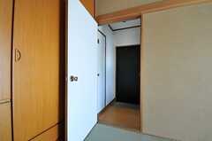 専用の玄関とトイレが付いています。（402号室）(2013-03-15,専有部,ROOM,4F)