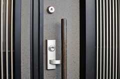 玄関の鍵はオートロックです。(2012-02-09,周辺環境,ENTRANCE,1F)