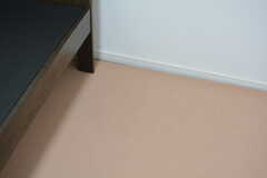 床にはカーペットが敷かれています。（302号室）(2022-12-13,専有部,ROOM,3F)