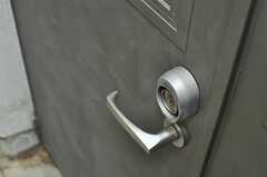 ラウンジのドアの様子。非接触ICカードキーです。(2013-07-22,共用部,OTHER,)