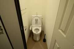 トイレはウォシュレット付きです。(2013-07-22,共用部,TOILET,1F)