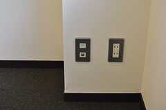 各部屋にTV端子とLANコネクタが配備されています。（102号室）(2013-07-22,専有部,ROOM,1F)