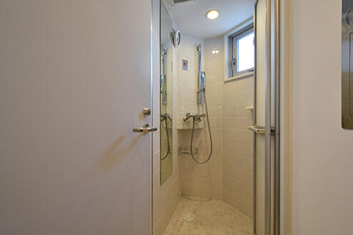 シャワールームの様子。|6F 浴室
