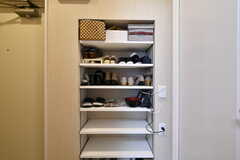 靴箱の様子。部屋ごとに収納場所が決まっています。(2020-09-03,周辺環境,ENTRANCE,2F)