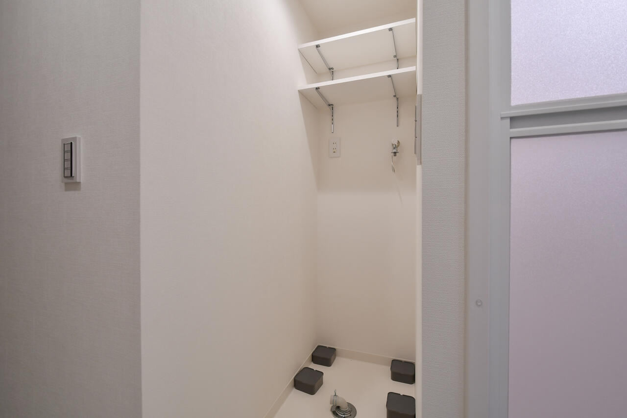 洗濯機置場の様子。（101号室）|1F 部屋