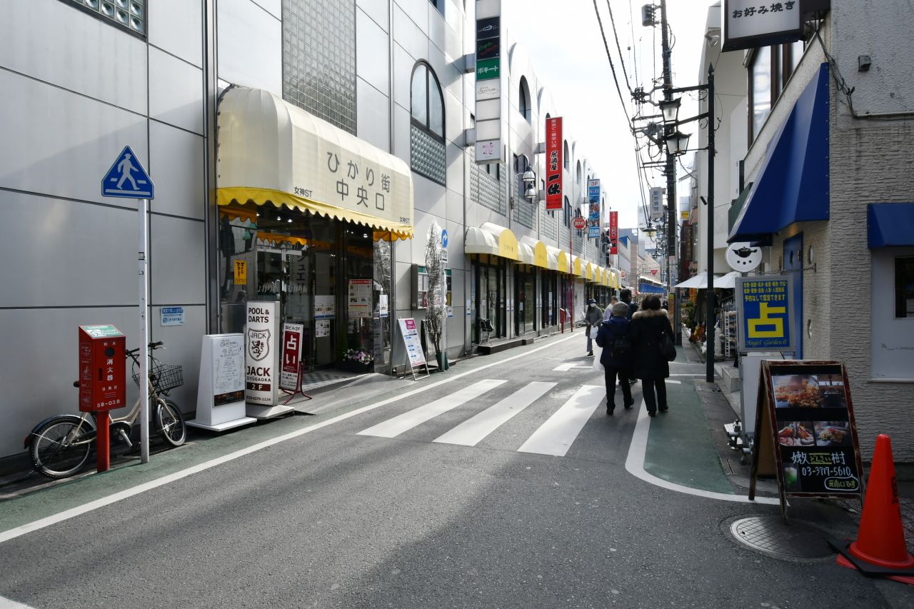 シェアハウスから駅へ向かう道の様子。|1F 周辺環境