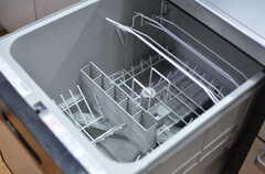 食器洗浄機の様子。(2014-02-06,共用部,KITCHEN,1F)